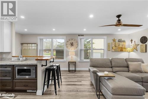 4027 Glen Cedar Drive, Ramara, ON - Indoor Photo Showing Living Room