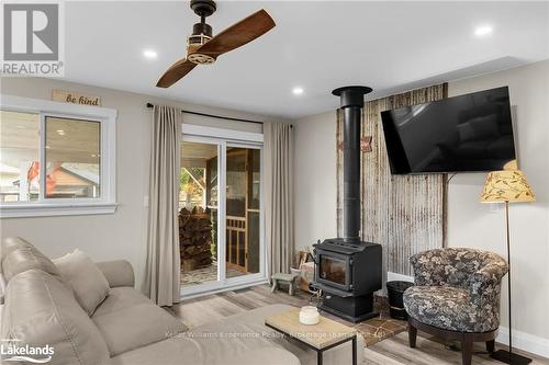 4027 Glen Cedar Drive, Ramara, ON - Indoor Photo Showing Living Room