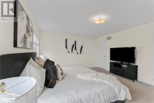 141 Allegra Drive, Wasaga Beach, ON - Indoor Photo Showing Bedroom