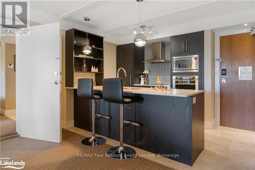 5202/5204 - 9 Harbour Street E, Collingwood, ON - Indoor Photo Showing Kitchen With Upgraded Kitchen