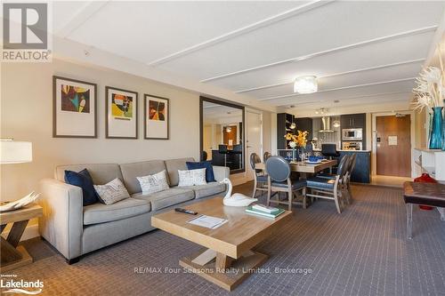 5202/5204 - 9 Harbour Street E, Collingwood, ON - Indoor Photo Showing Living Room