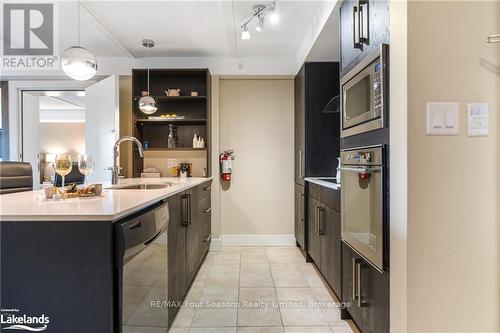 5202/5204 - 9 Harbour Street E, Collingwood, ON - Indoor Photo Showing Kitchen