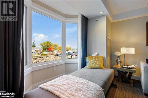 5202/5204 - 9 Harbour Street E, Collingwood, ON - Indoor Photo Showing Bedroom