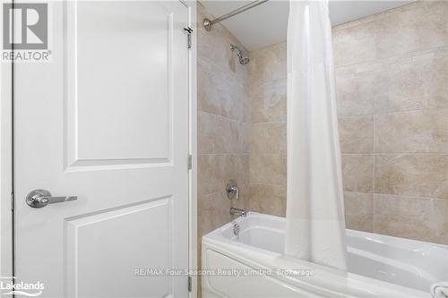 5202/5204 - 9 Harbour Street E, Collingwood, ON - Indoor Photo Showing Bathroom