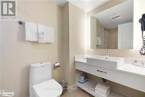 5202/5204 - 9 Harbour Street E, Collingwood, ON - Indoor Photo Showing Bathroom