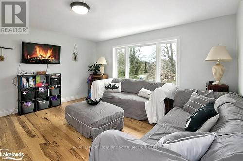 194 Centre Street, Meaford, ON - Indoor Photo Showing Living Room