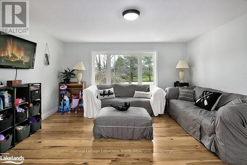 194 Centre Street, Meaford, ON - Indoor Photo Showing Living Room