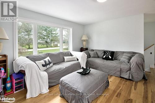 194 Centre Street, Meaford, ON - Indoor Photo Showing Living Room