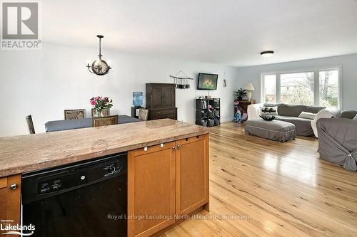 194 Centre Street, Meaford, ON - Indoor Photo Showing Living Room