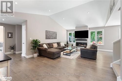 18 Macarthur Drive, Bracebridge (Monck (Bracebridge)), ON - Indoor Photo Showing Living Room With Fireplace