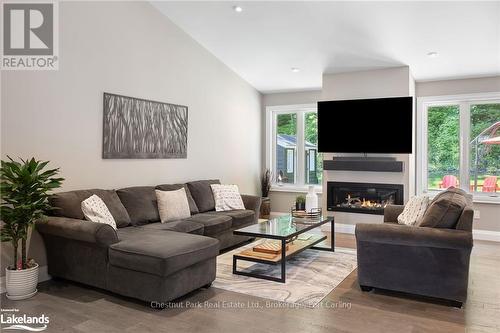 18 Macarthur Drive, Bracebridge (Monck (Bracebridge)), ON - Indoor Photo Showing Living Room With Fireplace