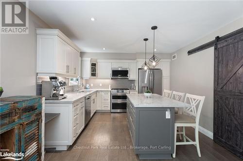 18 Macarthur Drive, Bracebridge (Monck (Bracebridge)), ON - Indoor Photo Showing Kitchen With Upgraded Kitchen