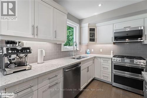 18 Macarthur Drive, Bracebridge (Monck (Bracebridge)), ON - Indoor Photo Showing Kitchen With Stainless Steel Kitchen With Double Sink With Upgraded Kitchen