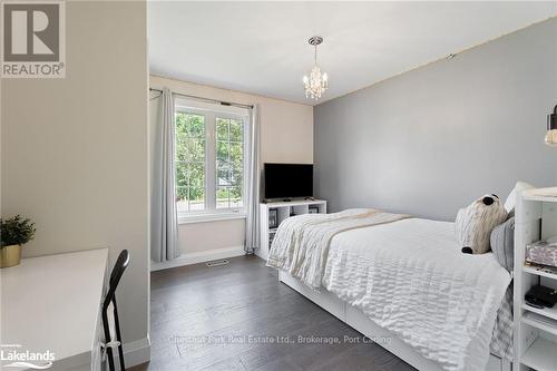 18 Macarthur Drive, Bracebridge (Monck (Bracebridge)), ON - Indoor Photo Showing Bedroom