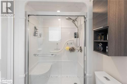 18 Macarthur Drive, Bracebridge (Monck (Bracebridge)), ON - Indoor Photo Showing Bathroom