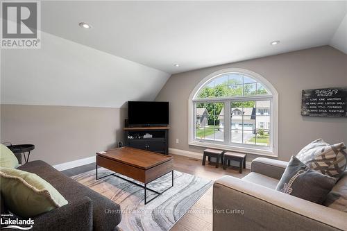 18 Macarthur Drive, Bracebridge (Monck (Bracebridge)), ON - Indoor Photo Showing Living Room