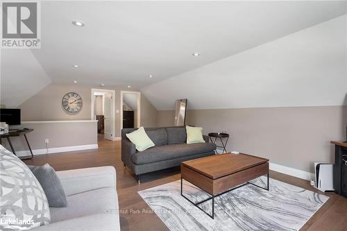 18 Macarthur Drive, Bracebridge (Monck (Bracebridge)), ON - Indoor Photo Showing Living Room