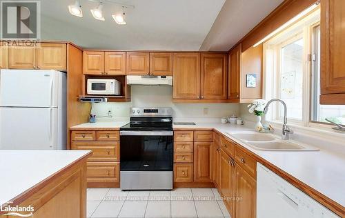 7 Country Crescent, Meaford, ON - Indoor Photo Showing Kitchen With Double Sink