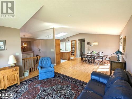 7 Country Crescent, Meaford, ON - Indoor Photo Showing Living Room