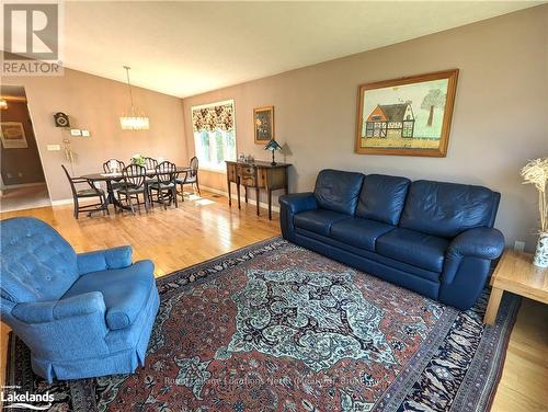 7 Country Crescent, Meaford, ON - Indoor Photo Showing Living Room