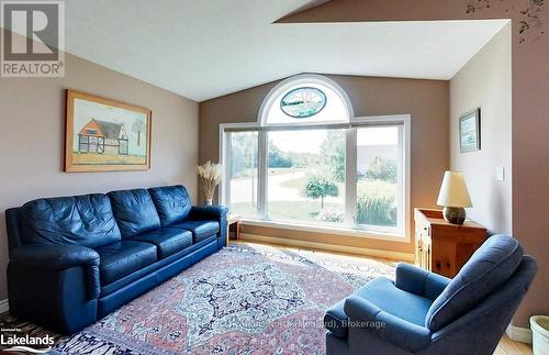 7 Country Crescent, Meaford, ON - Indoor Photo Showing Living Room