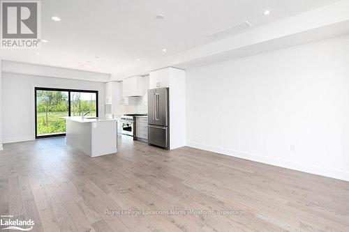 18 - 117 Sladden Court, Blue Mountains, ON - Indoor Photo Showing Kitchen