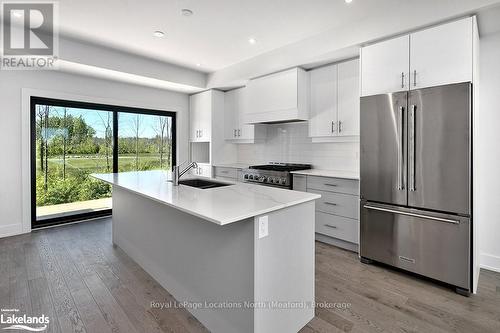 18 - 117 Sladden Court, Blue Mountains, ON - Indoor Photo Showing Kitchen With Upgraded Kitchen