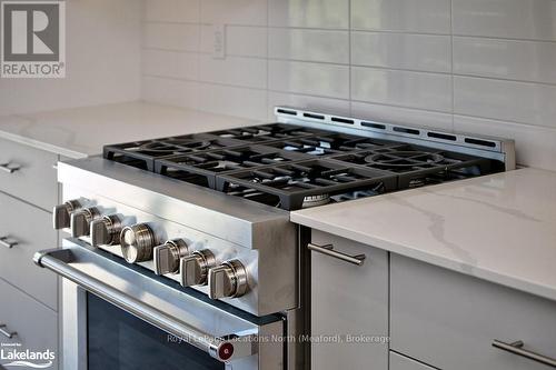 18 - 117 Sladden Court, Blue Mountains, ON - Indoor Photo Showing Kitchen