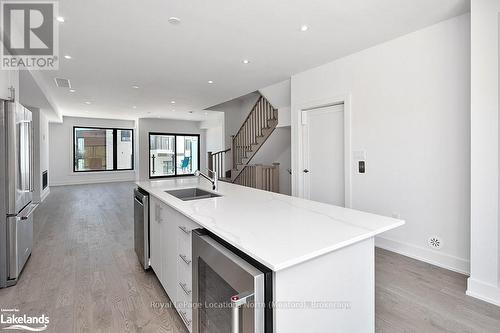 18 - 117 Sladden Court, Blue Mountains, ON - Indoor Photo Showing Kitchen