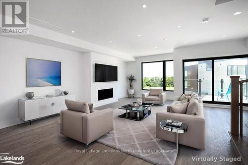 18 - 117 Sladden Court, Blue Mountains, ON - Indoor Photo Showing Living Room With Fireplace