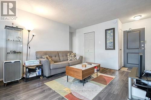 1410 - 101 Prudential Drive, Toronto, ON - Indoor Photo Showing Living Room