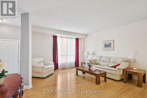 618 Beatrice Drive, Ottawa, ON - Indoor Photo Showing Living Room