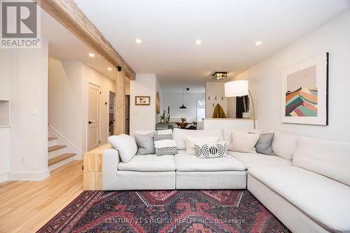 1343 Leaside Avenue N, Ottawa, ON - Indoor Photo Showing Living Room