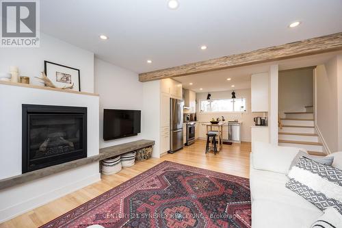 1343 Leaside Avenue N, Ottawa, ON - Indoor Photo Showing Living Room With Fireplace