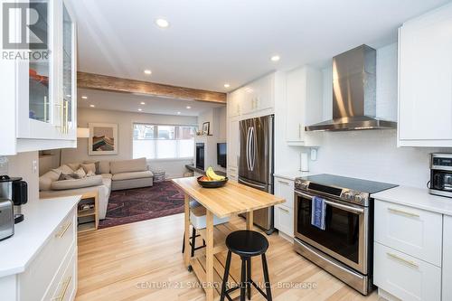 1343 Leaside Avenue N, Ottawa, ON - Indoor Photo Showing Kitchen With Upgraded Kitchen