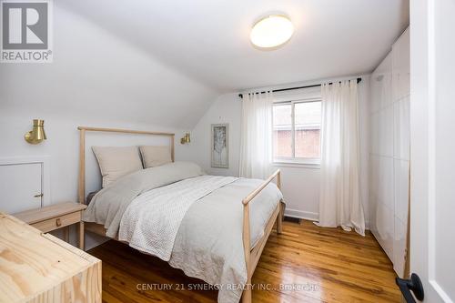 1343 Leaside Avenue N, Ottawa, ON - Indoor Photo Showing Bedroom