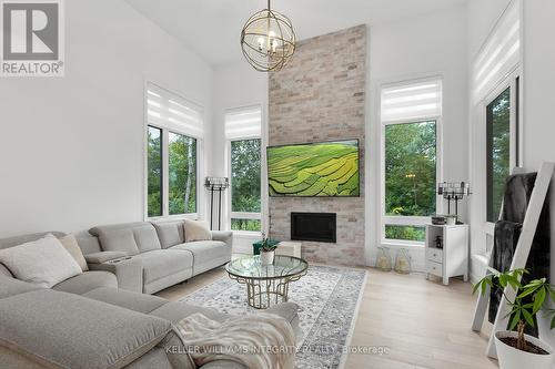 194 Bristol Crescent, North Grenville, ON - Indoor Photo Showing Living Room With Fireplace