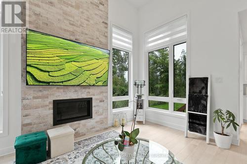 194 Bristol Crescent, North Grenville, ON - Indoor Photo Showing Living Room With Fireplace