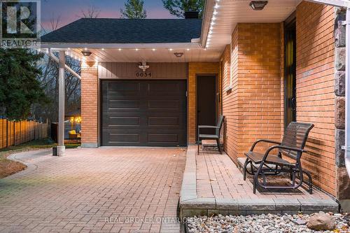 6654 Carolin Court, Ottawa, ON - Outdoor With Exterior