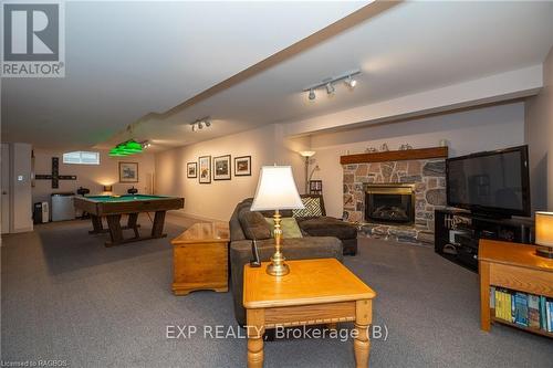 171 Ashgrove Lane, Meaford, ON - Indoor Photo Showing Living Room With Fireplace