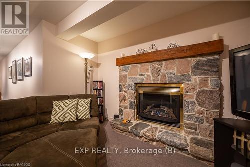 171 Ashgrove Lane, Meaford, ON - Indoor Photo Showing Living Room With Fireplace