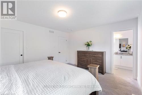 43 Ferris Circle, Guelph (Hanlon Industrial), ON - Indoor Photo Showing Bedroom