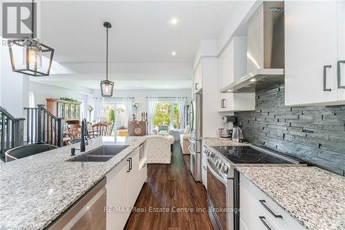 43 Ferris Circle, Guelph (Hanlon Industrial), ON - Indoor Photo Showing Kitchen With Double Sink With Upgraded Kitchen