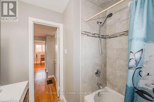 C28 - 427 Victoria Road N, Guelph (Brant), ON - Indoor Photo Showing Bathroom