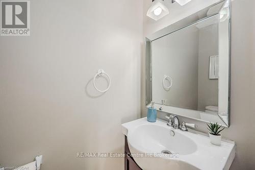 C28 - 427 Victoria Road N, Guelph (Brant), ON - Indoor Photo Showing Bathroom