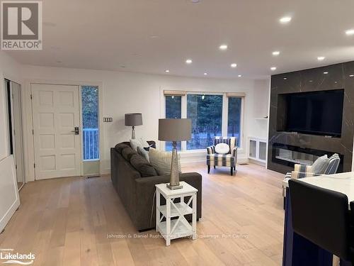 1235 Barkway Road, Gravenhurst (Ryde), ON - Indoor Photo Showing Living Room