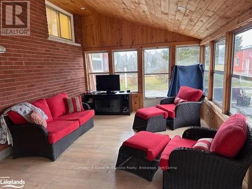 1235 Barkway Road, Gravenhurst (Ryde), ON - Indoor Photo Showing Living Room