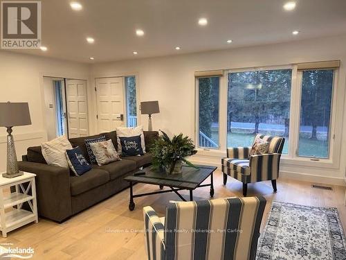 1235 Barkway Road, Gravenhurst (Ryde), ON - Indoor Photo Showing Living Room