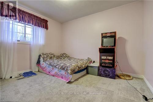 779923 Concession 2 Ncd, Georgian Bluffs, ON - Indoor Photo Showing Bedroom