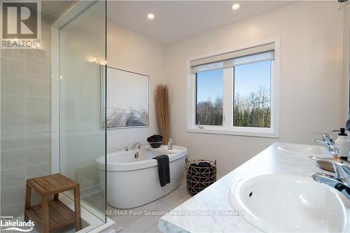 176 Springside Crescent Crescent, Blue Mountains (Blue Mountain Resort Area), ON - Indoor Photo Showing Bathroom